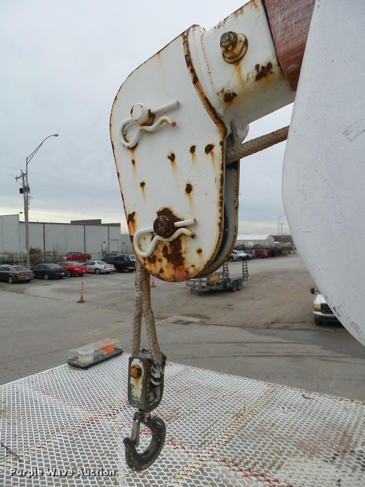 image for item DB4626 1993 International 4900 bucket truck