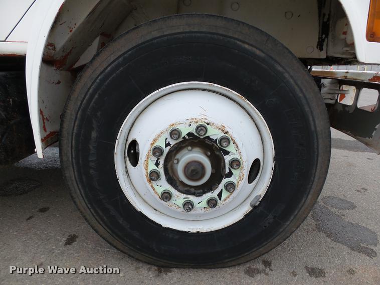 image for item DB4626 1993 International 4900 bucket truck