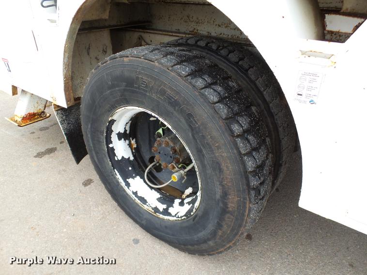 image for item DB4626 1993 International 4900 bucket truck