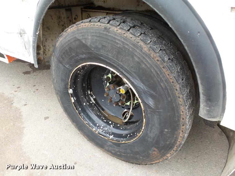 image for item DB4626 1993 International 4900 bucket truck