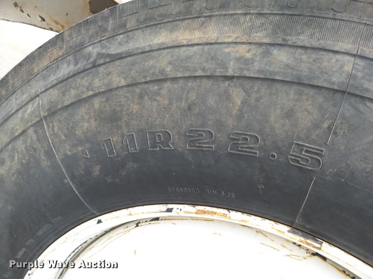 image for item DB4626 1993 International 4900 bucket truck