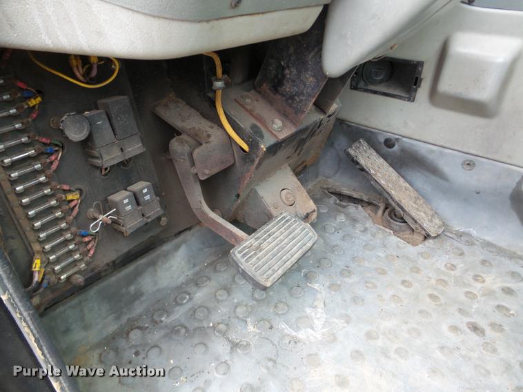 image for item DB5319 1995 Caterpillar TH63 telehandler