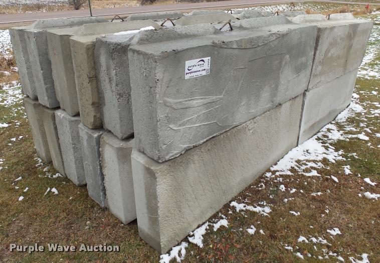 image for item J5458 (12) concrete blocks
