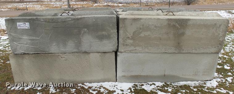 image for item J5458 (12) concrete blocks