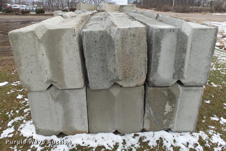 image for item J5458 (12) concrete blocks