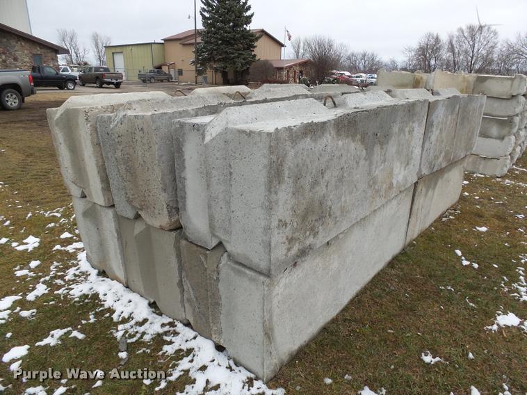image for item J5458 (12) concrete blocks
