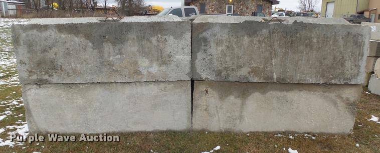 image for item J5458 (12) concrete blocks