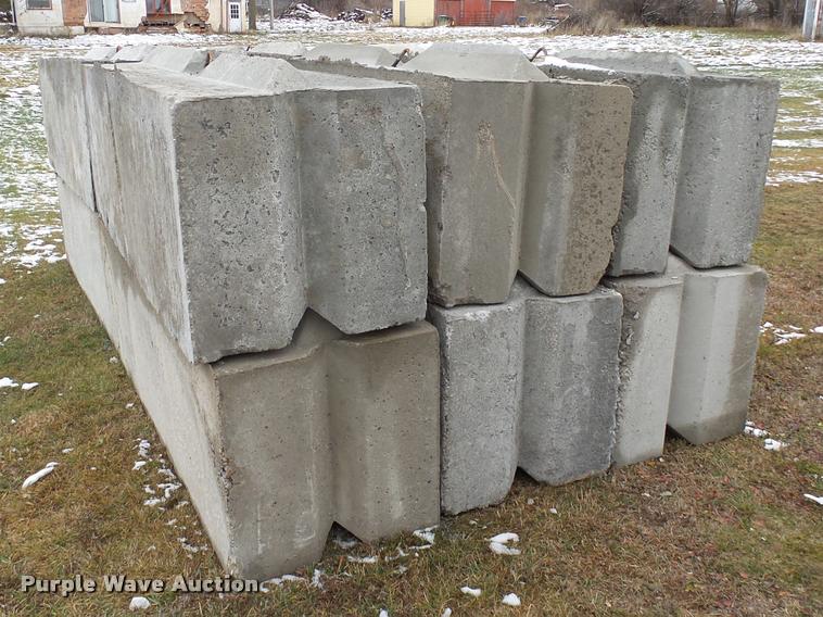 image for item J5458 (12) concrete blocks