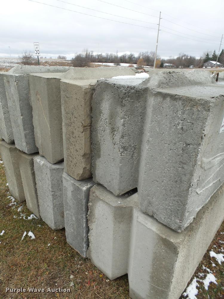 image for item J5458 (12) concrete blocks