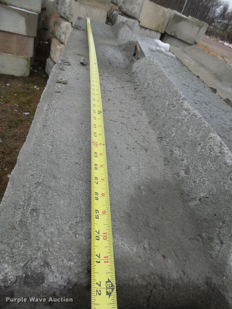 image for item J5458 (12) concrete blocks