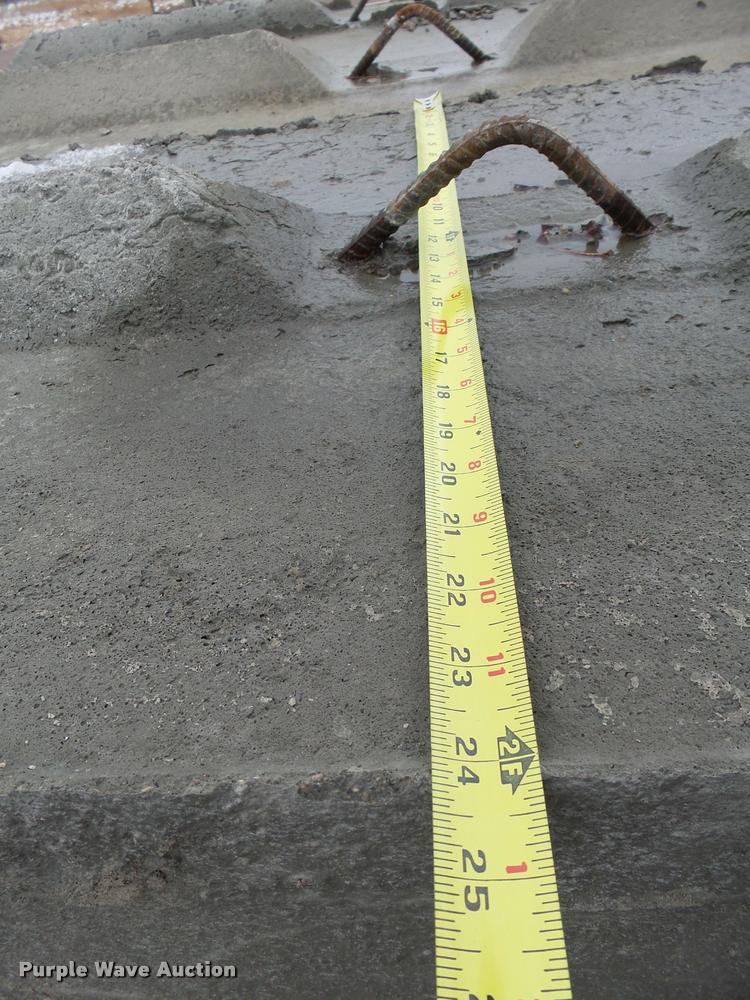 image for item J5458 (12) concrete blocks