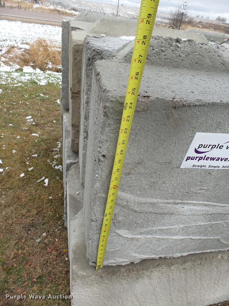image for item J5458 (12) concrete blocks