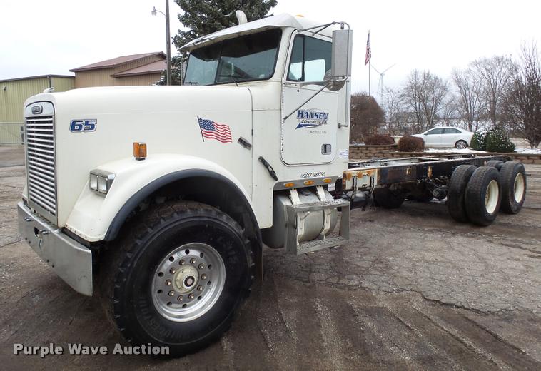 image for item J5460 1997 Freightliner FLD120SD flatbed truck