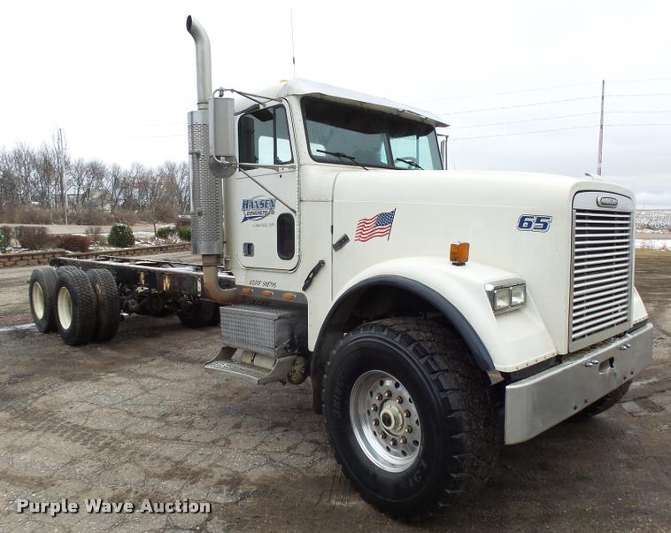 image for item J5460 1997 Freightliner FLD120SD flatbed truck