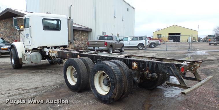 image for item J5460 1997 Freightliner FLD120SD flatbed truck