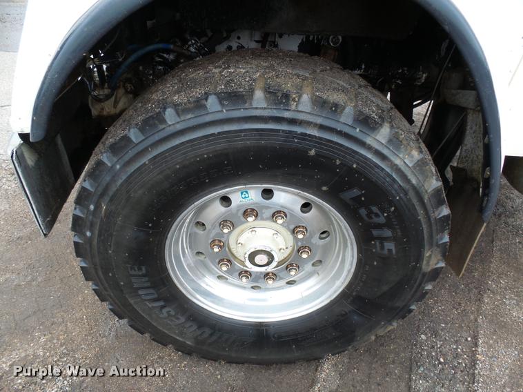 image for item J5460 1997 Freightliner FLD120SD flatbed truck