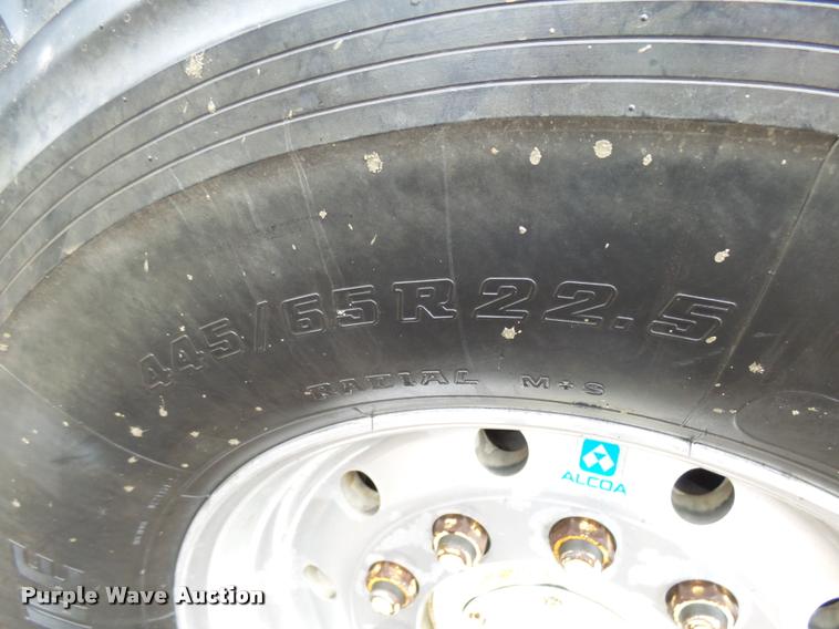 image for item J5460 1997 Freightliner FLD120SD flatbed truck