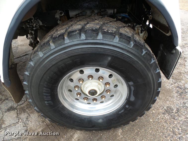 image for item J5460 1997 Freightliner FLD120SD flatbed truck