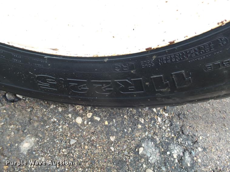 image for item J5460 1997 Freightliner FLD120SD flatbed truck