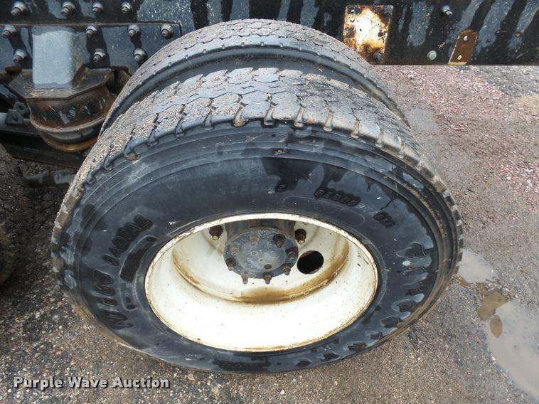 image for item J5460 1997 Freightliner FLD120SD flatbed truck