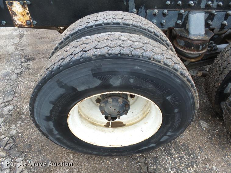 image for item J5460 1997 Freightliner FLD120SD flatbed truck