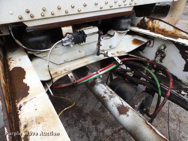 image for item J5460 1997 Freightliner FLD120SD flatbed truck