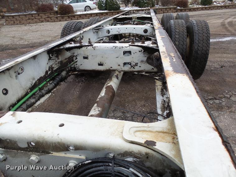 image for item J5460 1997 Freightliner FLD120SD flatbed truck