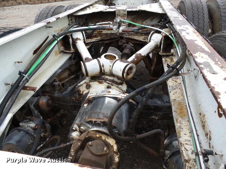 image for item J5460 1997 Freightliner FLD120SD flatbed truck