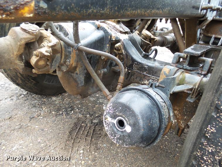 image for item J5460 1997 Freightliner FLD120SD flatbed truck