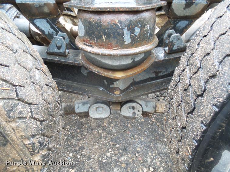 image for item J5460 1997 Freightliner FLD120SD flatbed truck