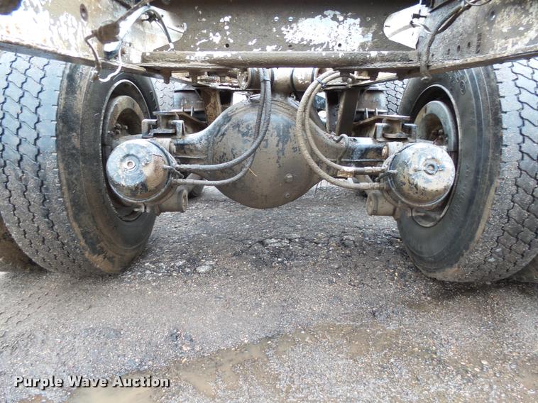 image for item J5460 1997 Freightliner FLD120SD flatbed truck