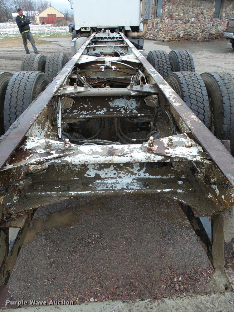 image for item J5460 1997 Freightliner FLD120SD flatbed truck