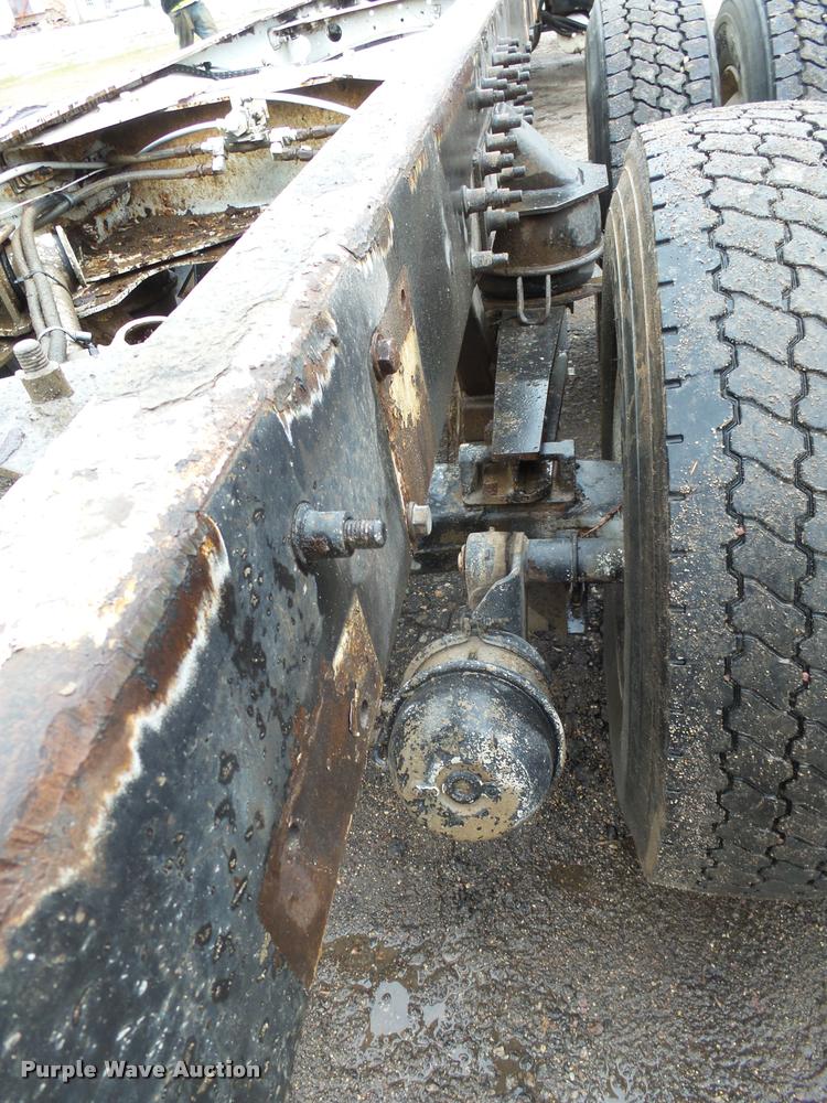 image for item J5460 1997 Freightliner FLD120SD flatbed truck