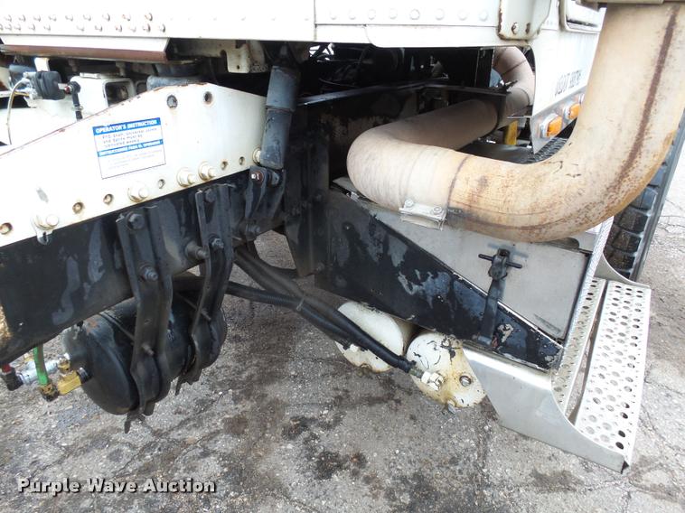 image for item J5460 1997 Freightliner FLD120SD flatbed truck