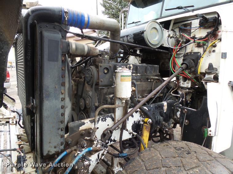 image for item J5460 1997 Freightliner FLD120SD flatbed truck