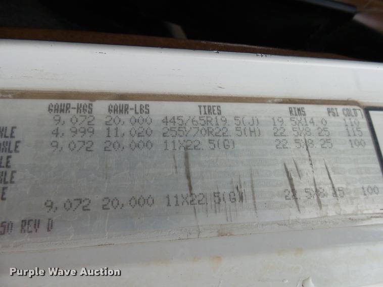 image for item J5460 1997 Freightliner FLD120SD flatbed truck