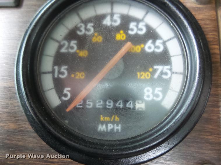 image for item J5460 1997 Freightliner FLD120SD flatbed truck