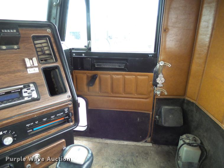 image for item J5460 1997 Freightliner FLD120SD flatbed truck