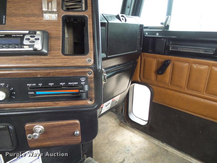 image for item J5460 1997 Freightliner FLD120SD flatbed truck