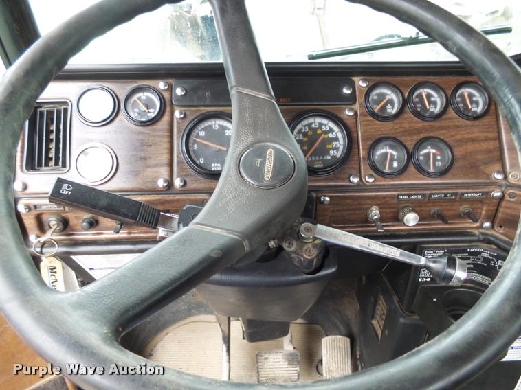 image for item J5460 1997 Freightliner FLD120SD flatbed truck