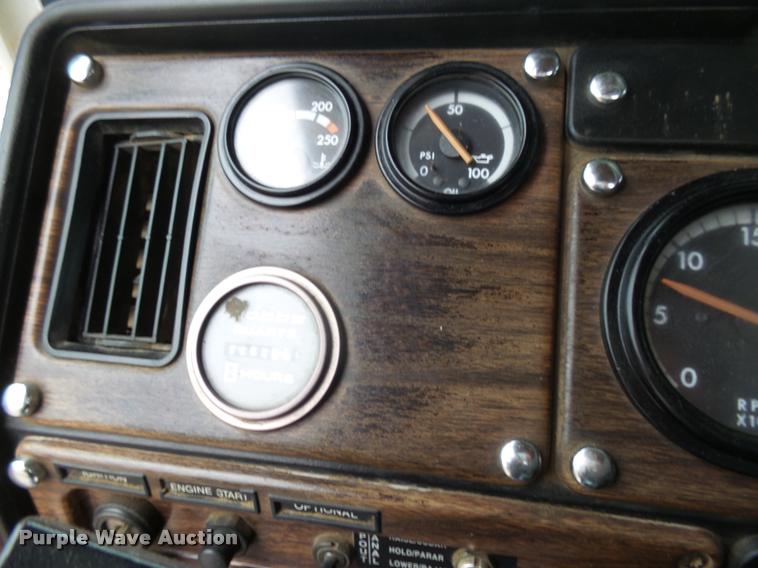 image for item J5460 1997 Freightliner FLD120SD flatbed truck