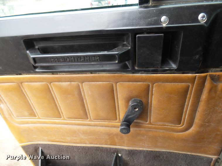 image for item J5460 1997 Freightliner FLD120SD flatbed truck