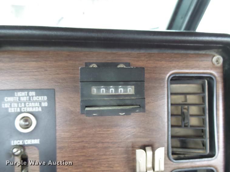 image for item J5460 1997 Freightliner FLD120SD flatbed truck