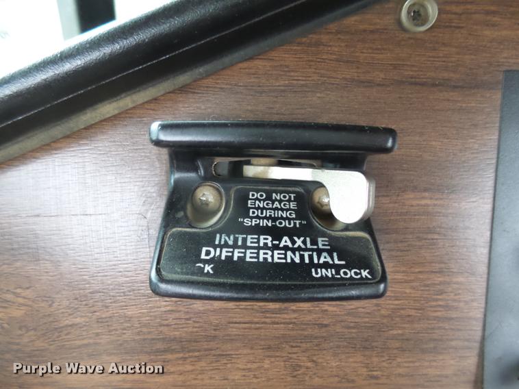 image for item J5460 1997 Freightliner FLD120SD flatbed truck