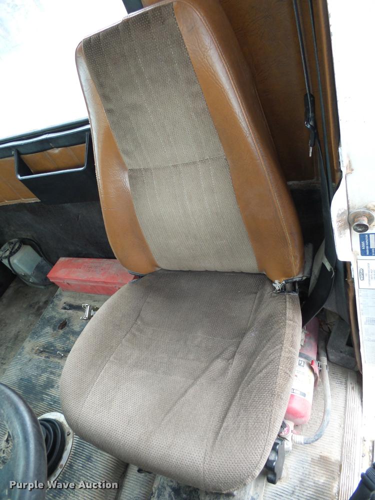 image for item J5460 1997 Freightliner FLD120SD flatbed truck