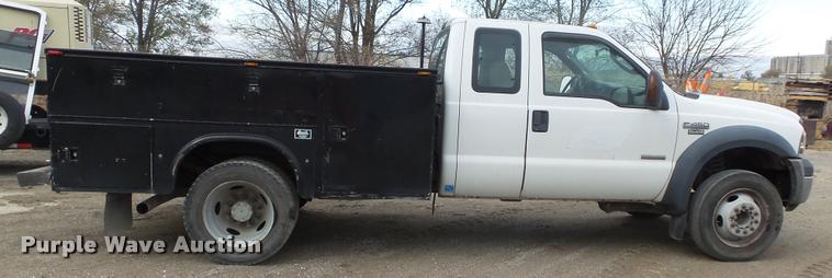 image for item J5734 2006 Ford F450 Super Duty SuperCab utility truck