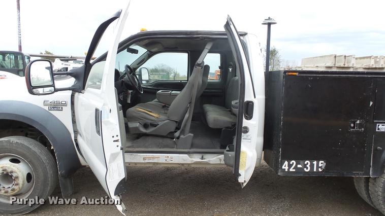 image for item J5734 2006 Ford F450 Super Duty SuperCab utility truck