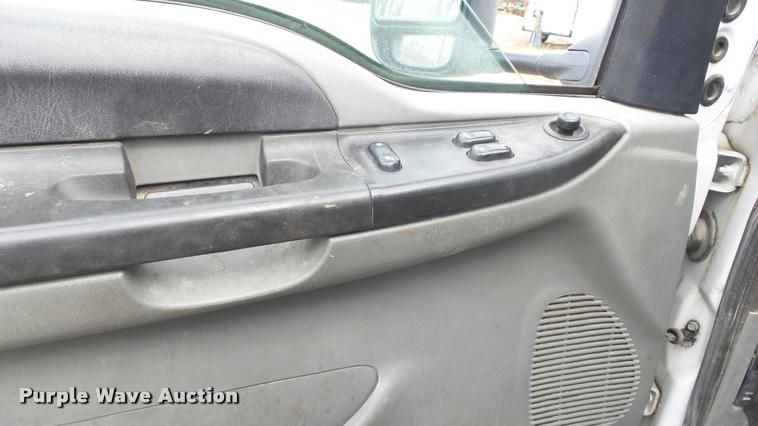image for item J5734 2006 Ford F450 Super Duty SuperCab utility truck