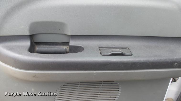 image for item J5734 2006 Ford F450 Super Duty SuperCab utility truck