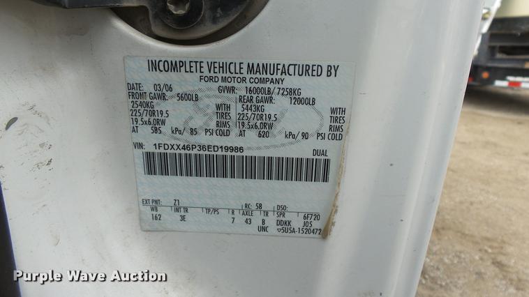 image for item J5734 2006 Ford F450 Super Duty SuperCab utility truck